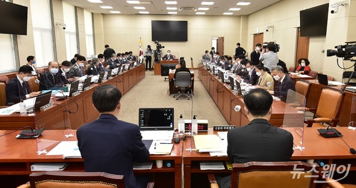정무위원회 국정감사-금융위원회. 사진=이수길 기자 leo2004@newsway.co.kr