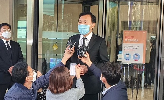 손학규 전 민생당 대표가 故(고) 이건희 삼성전자 회장의 빈소를 찾았다. <br />
사진=임정혁 기자