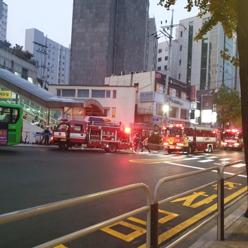 회기역 에스컬레이터 화재, 1시간 무정차 통과···인명피해는 없어. 사진=연합뉴스 독자 제공