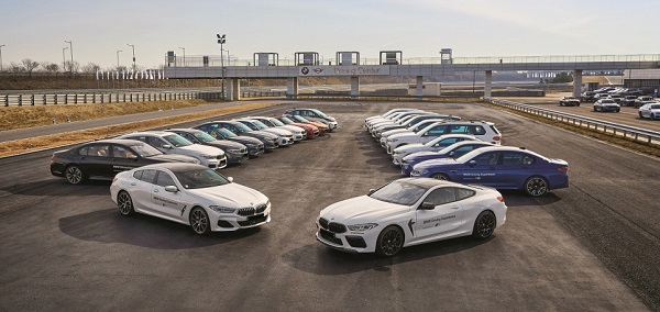 BMW 드라이빙 센터에는 초기 770억원과 추가 확장비용 125억원을 포함해 총 895억원가량이 투자됐다. 현재 29만1802m² 면적 안에 2.6km 길이의 드라이빙 트랙과 오프로드 코스를 비롯한 시승 체험 시설을 갖췄다. 사진=BMW 제공