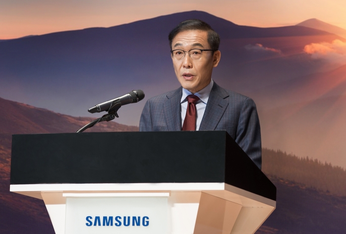 4일 온라인으로 개최된 2021년 시무식에서 김기남 대표이사 부회장이 신년사를 하고 있다. 사진=삼성전자 제공