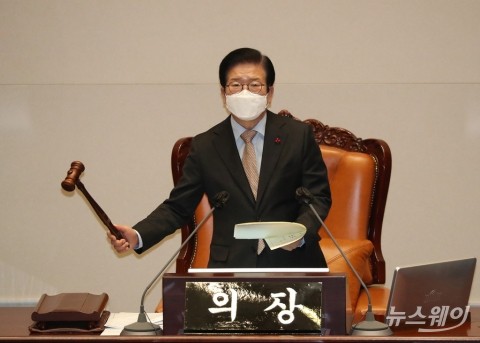 가덕도신공항특별법, 국회 본회의 통과···예타 면제