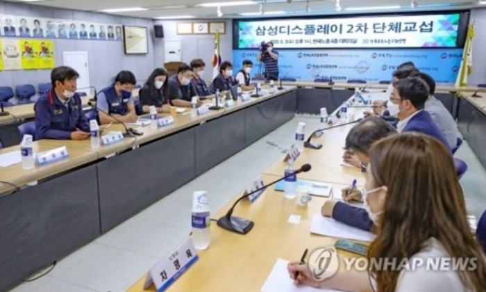 지난해 6월 서울 영등포구 한국노총 회의실에서 삼성디스플레이 노사가 단체교섭을 진행 중이다. 사진=연합뉴스