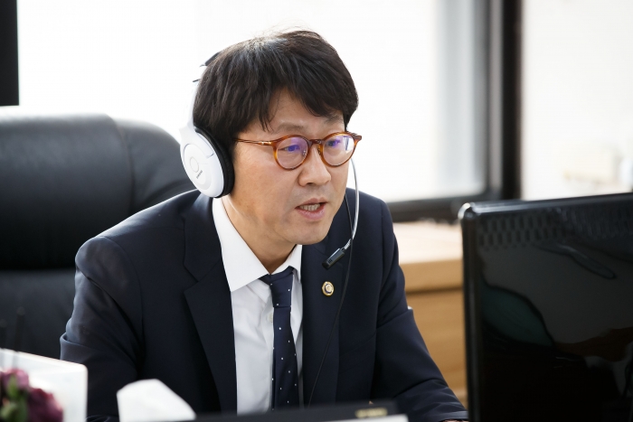 도규상 금융위원회 부위원장이 12일 오전 서울 세종대로 정부서울청사에서 화상회의 형태로 열린 비상경제 중앙대책본부 금융 리스크 대응반 회의를 주재했다. 사진=금융위원회 제공