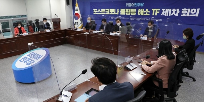 국회 의원회관에서 열린 포스트코로나 불평등해소 TF 1차회의. 사진=연합뉴스