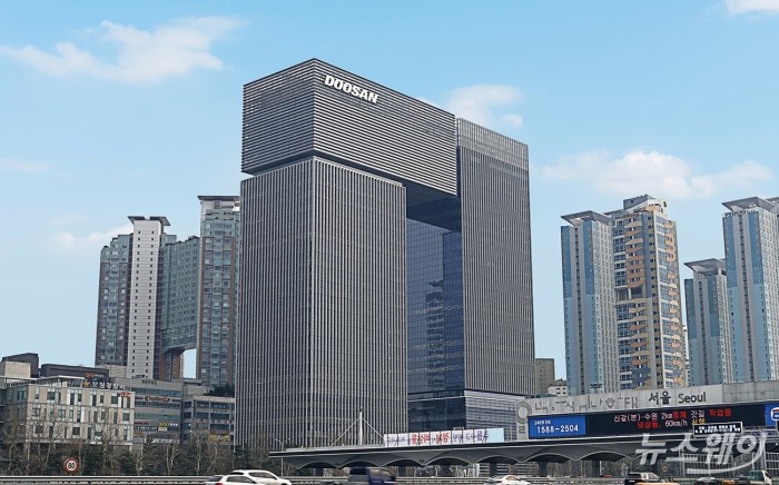 경기도 성남시 분당구에 위치한 분당두산타워 전경. 사진=두산 제공