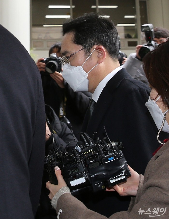 이재용 삼성전자 부회장 국정농단 파기환송심 선고 공판 출석. 사진=이수길 기자 leo2004@newsway.co.kr