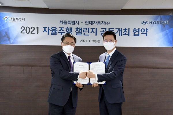 현대차그룹은 28일 서울시 서소문청사에서 현대차그룹 연구개발기획조정담당 박동일 부사장, 서울시 황보연 도시교통실장 등 관계자들이 참석한 가운데 서울 상암 자율주행자동차 시범운행지구에서 열리는 ‘2021 자율주행 챌린지’의 공동 개최를 위한 업무협약(MOU)을 체결했다. 사진=현대자동차 제공