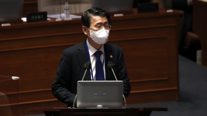 국회 대정부질문에서 답변하는 은성수 금융위원장. 사진=연합뉴스