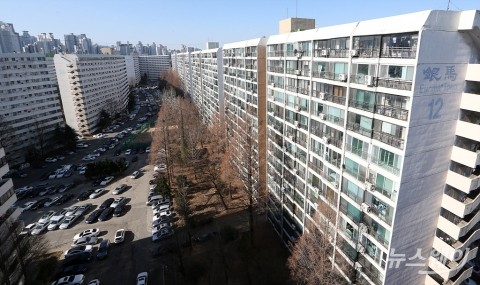 HUG, 고분양가 심사 기준 개정···주변시세 최대 90% 반영