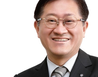 서경배, 차녀·사위에 아모레퍼시픽그룹 10만주씩 증여