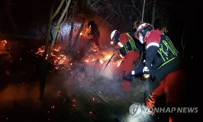 양양 산불 6시간 만에 진화···산림 약 6.5㏊ 소실. 사진=산림항공본부 제공/연합