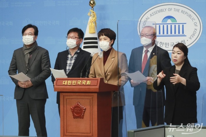 국민의힘 국토교통위원회 위원, LH 임직원들의 100억대 사전투기 비판 기자회견. 사진=이수길 기자 leo2004@newsway.co.kr