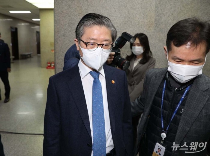 변창흠 국토교통부 장관 장충모 LH사장, LH직원들의 투기의혹 관련 이낙연 더불어민주당 대표 면담. 사진=이수길 기자 leo2004@newsway.co.kr