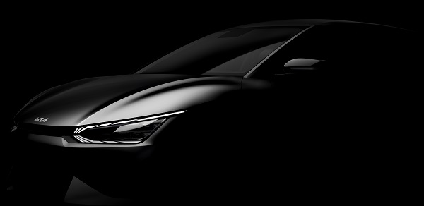 EV6는 E-GMP(Electric-Global Modular Platform)를 기반으로 개발한 기아의 전용 전기차 라인업 중 첫 모델이자 새로운 로고를 부착한 차종으로 전기차의 대중화와 더불어 기아의 중장기 사업전략 ‘플랜S’를 가속화하는데 중추적인 역할을 담당한다. 사진=기아 제공