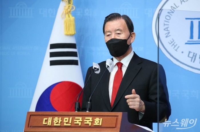 홍문표 국민의힘 의원, 부동산 투기의혹 기자회견. 사진=이수길 기자 leo2004@newsway.co.kr