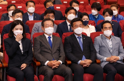 '10 대 4' 출구조사에 희비 엇갈린 여야···국힘 '환호, 민주 '침울'