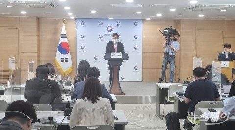 정부, LGU+ 요청한 5G 주파수만 추가 할당···SKT, "원칙에 안 맞아"(종합)