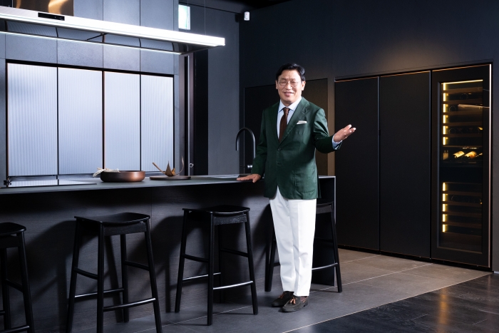 이재승 삼성전자 생활가전사업부장 사장이 7일 온라인으로 진행된 '비스포크 홈 2022(Bespoke Home 2022)' 글로벌 행사에서 공간의 확장과 더불어 경험의 확장, 시간의 확장을 더해 한층 진화한 2022년형 '비스포크 홈'을 소개하고 있는 모습. 사진=삼성전자 제공