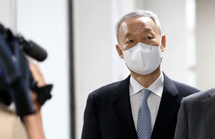 법원 출석하는 백운규 전 장관. 사진=연합뉴스 제공