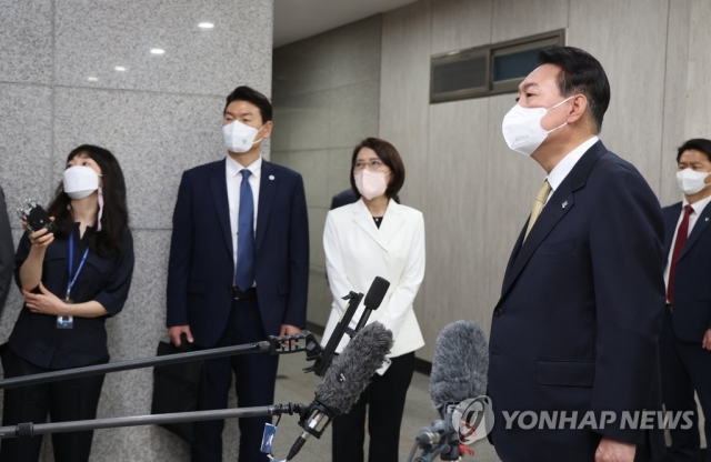 좌측 강인선 대변인과 윤석열 대통령. 사진=연합뉴스 제공.