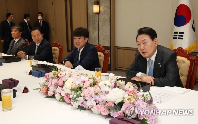 용산 대통령실 청사 대접견실에서 열린 국민의힘 지도부 초청 오찬 간담회 참석한 윤석열 대통령. 사진=연합뉴스 제공.