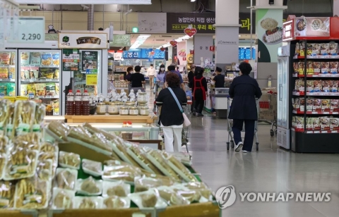 배추 수급 부족 "대형마트서도 포장김치 찾기 힘들어요"