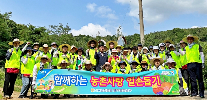 (사진)반사경 사이 김석찬 영업본부장