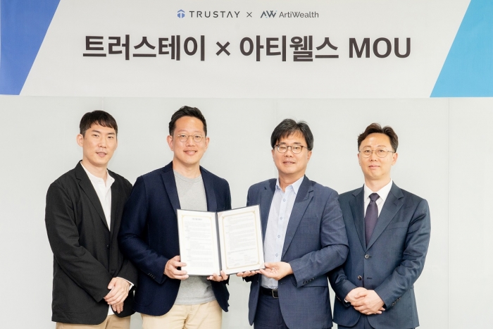 (왼쪽부터)이승오 트러스테이 CPO, 김정윤 트러스테이 대표, 이선구 아티웰스 대표, 양정훈 아티웰스 수석 세무자문. 사진=트러스테이 제공