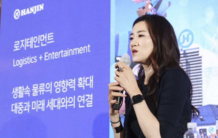 조현민 ㈜한진 미래성장전략 및 마케팅 총괄사장이 28일 열린 기자간담회에서 마케팅 전략을 설명하고 있다. 사진=㈜한진 제공