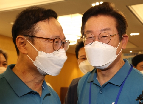 '친문' 전해철 이어 홍영표도 불출마···"통합 리더십 필요하다 판단"