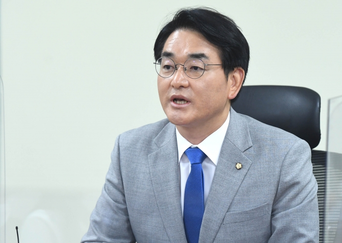 박용진 더불어민주당 의원이 30일 국회에서 당 대표 출마 기자회견을 하고 있다. 사진/ 국회사진취재단