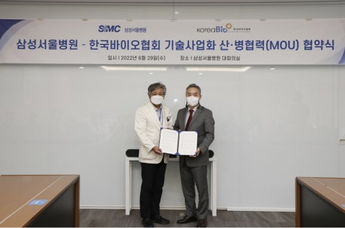 좌: 삼성서울병원 이규성 연구부원장, 우: 한국바이오협회 이승규 부회장