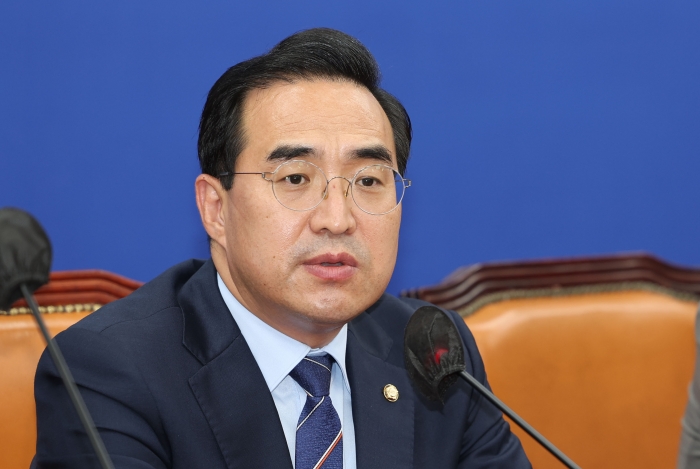 더불어민주당 박홍근 원내대표가 30일 오후 서울 여의도 국회에서 기자간담회를 갖고 오는 4일 본회의를 열어 후반기 국회의장을 선출하겠다고 밝히고 있다. 사진=국회사진취재단