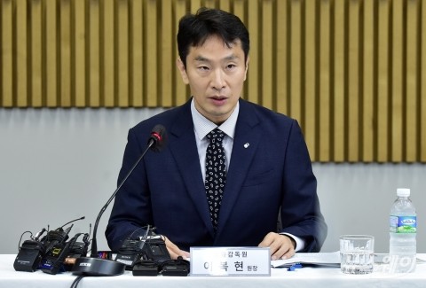 이복현 "자금조달 악화 상황 속 유동성 리스크 대비해야"