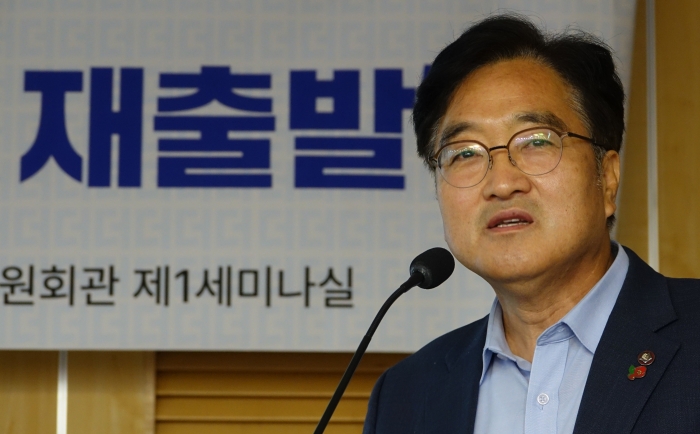 더불어민주당 초대 을지로위원장을 지낸 우원식 의원이 지난달 22일 국회 의원회관에서 을지로위원회 주최로 열린 '야당에서 출발한 을지로위원회의 역할과 수권정당으로 가는 길'이란 주제로 강연을 하고 있다. 사진=국회사진취재단