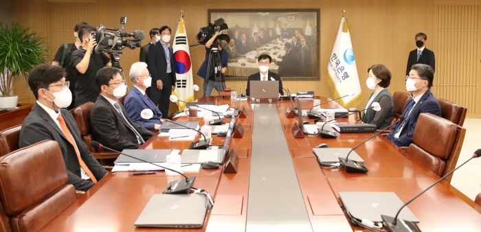 이창용 한국은행 총재가 지난달 13일 오전 서울 중구 한국은행에서 열린 금융통화위원회 본회의에서 회의를 주재하고 있다. 사진=한국은행 제공