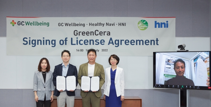 (왼쪽부터) 신진주 GC녹십자웰빙 HS본부장, 신형식 HNI 대표, 김상현 GC녹십자웰빙 대표, 한혜정 GC녹십자웰빙 사업개발본부장, 이노우에 헬씨나비 대표