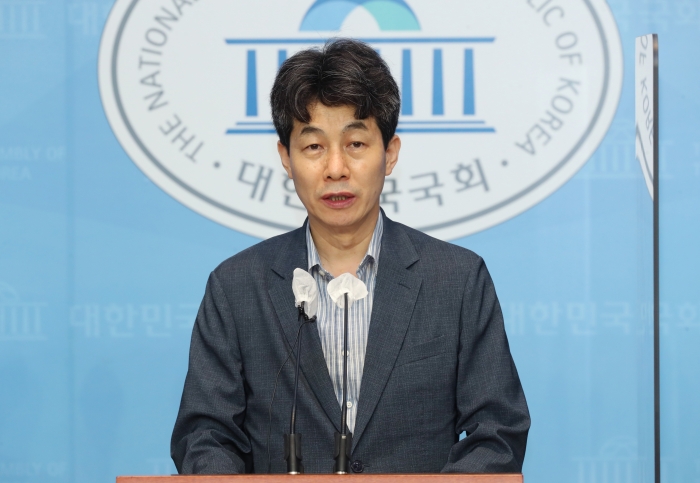더불어민주당 서해 공무원 사망사건 TF 윤건영 위원이 15일 국회 소통관에서 최종 결과 보고 기자회견을 하고 있다. 사진=국회사진취재단