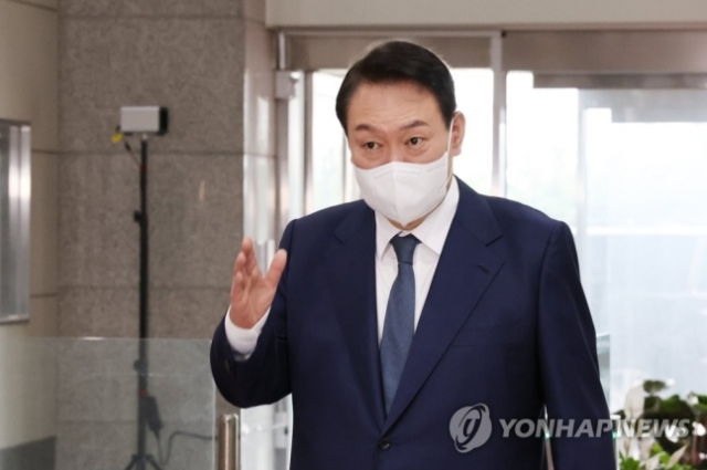 윤석열 대통령 출근길. 사진=연합뉴스 제공.