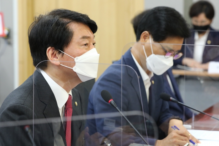 안철수 국민의힘 의원이 20일 국회에서 과학 기술 패권 시대의 경쟁 전략을 주제로 열린 '위기를 넘어 미래로, 민·당·정 토론회'에서 개회사를 하고 있다. 사진/ 국회사진취재단