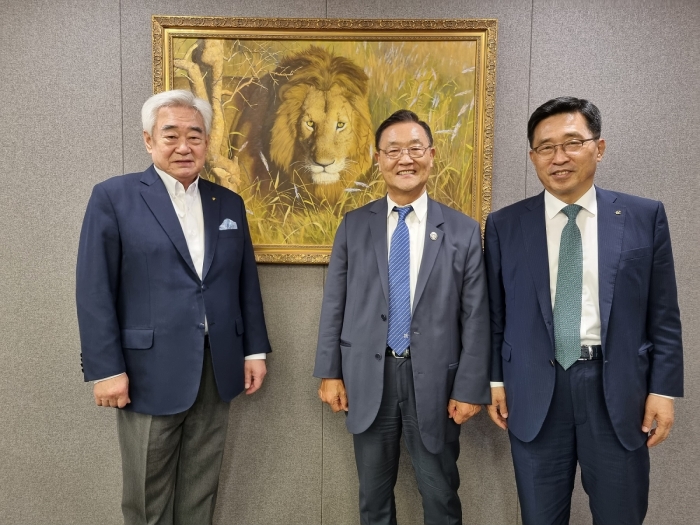 한국농수산식품유통공사 김춘진 사장(우측1번째), 조정원 세계태권도연맹 총재(좌측1번째), 美캘리포니아주 최석호 하원의원