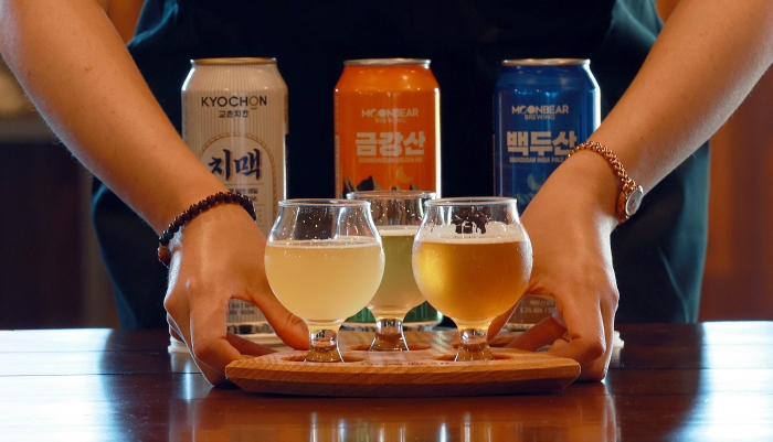 교촌 문베어브루잉 '금강산 골든에일', '백두산 IPA', '한라산 위트에일'. 사진=교촌에프앤비 제공