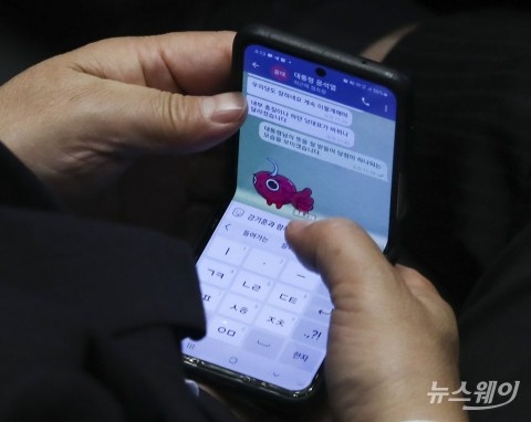 이준석, '내부 총질' 문자에···"앞에선 양 머리 걸고 뒤에선 개고기 팔아"