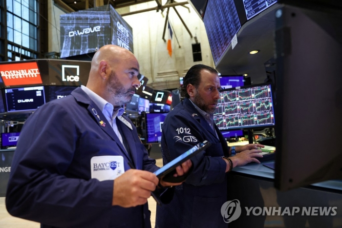 '인플레 정점찍었나' 시장 환호에 S&P 5.5%↑·나스닥 7.4%↑ 기사의 사진