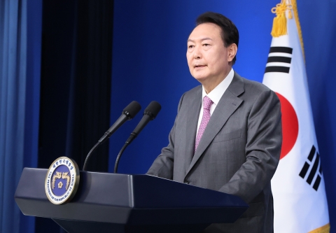윤 대통령 100일 회견···여 "정책기조 전환 잘 보여줘" 야 "낯부끄러운 자화자찬"