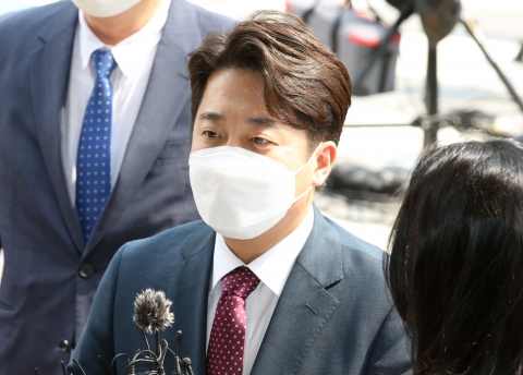 이준석 "당원 가입으로 윤핵관 정계은퇴에 힘 보태달라"