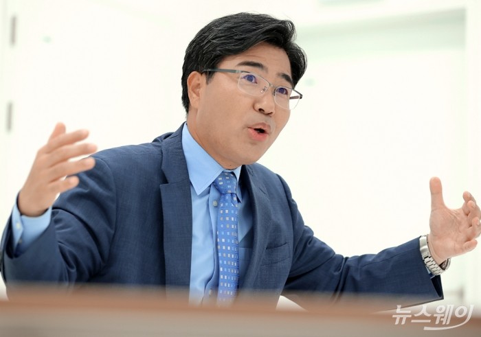 이현우 애터미 해외사업부 전무이사가 지난 19일 충남 공주 애터미 오롯 공장에서 뉴스웨이와 만나 인터뷰를 하고 있다. 사진=이수길 기자 leo2004@newsway.co.kr