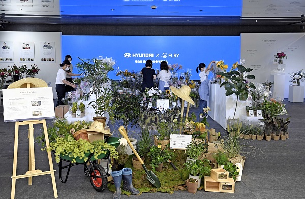 지난 16일(화)부터 19일(금)까지 나흘간 현대자동차 양재 본사(서울 서초구 소재) 로비에서 운영된 '플라워 마켓'의 모습. 사진=현대자동차 제공