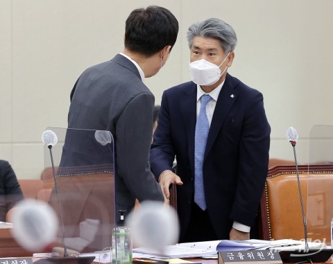 윤종원 기업은행장 "IBK시스템 대표 인사 지연?···금융위 때문은 아냐"
